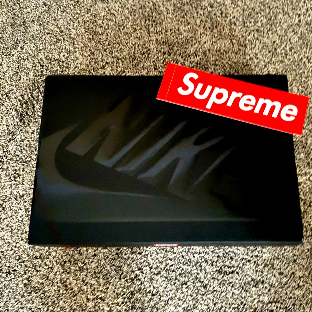 Supreme®/Nike® Air Force1